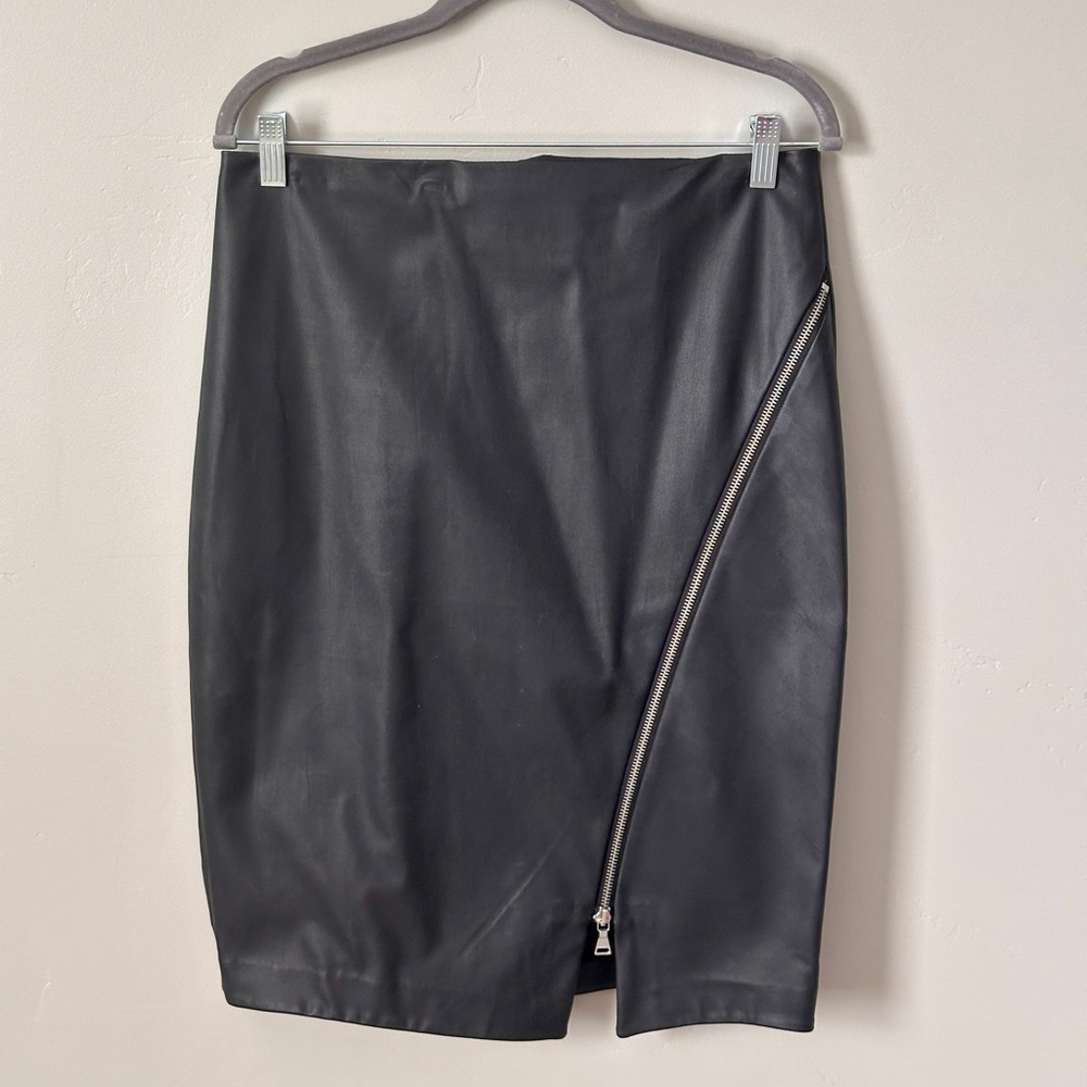 Express Black Pencil Skirt with Diagonal Zipper